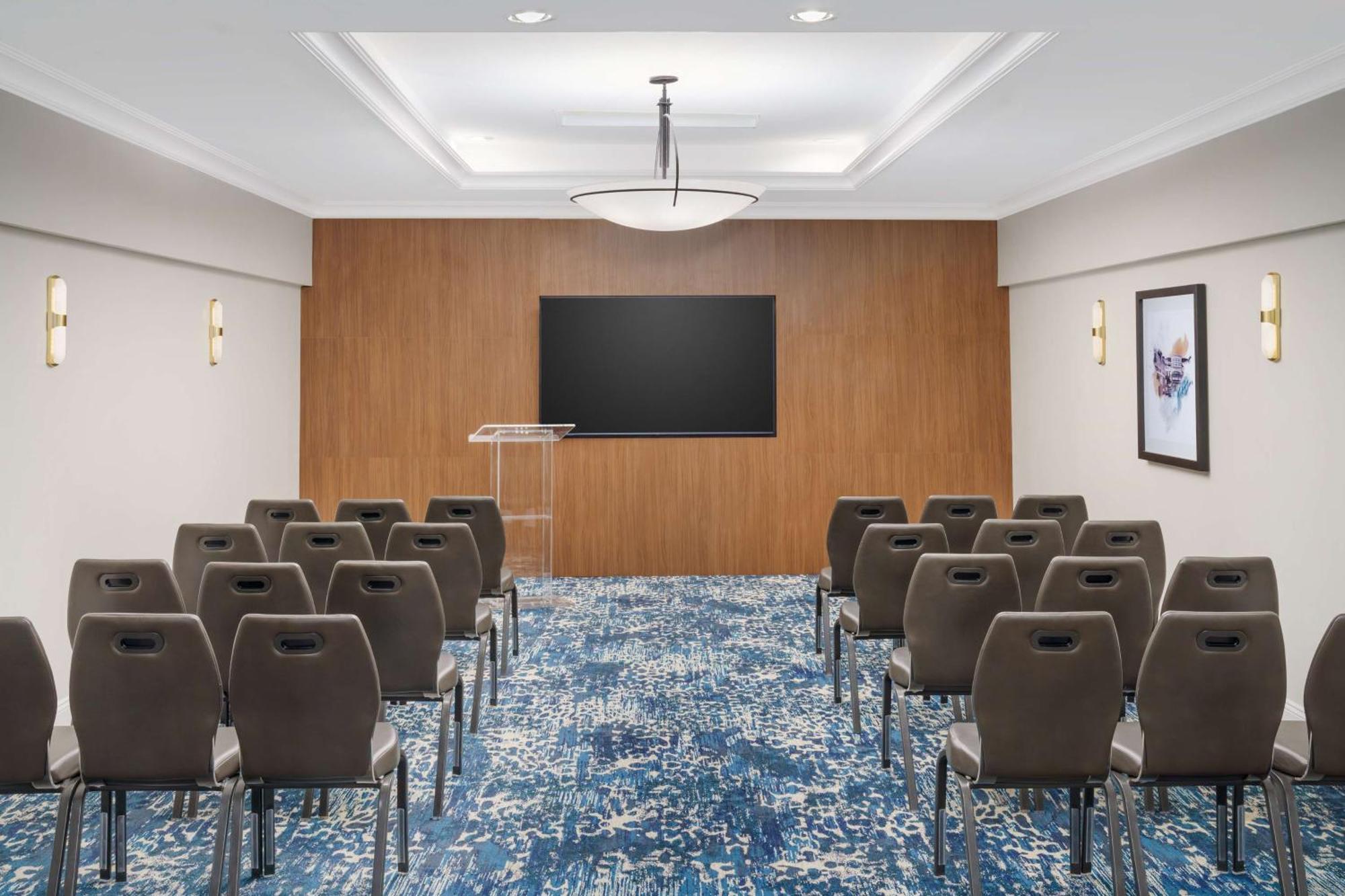 Hilton Charlotte University Place Dış mekan fotoğraf