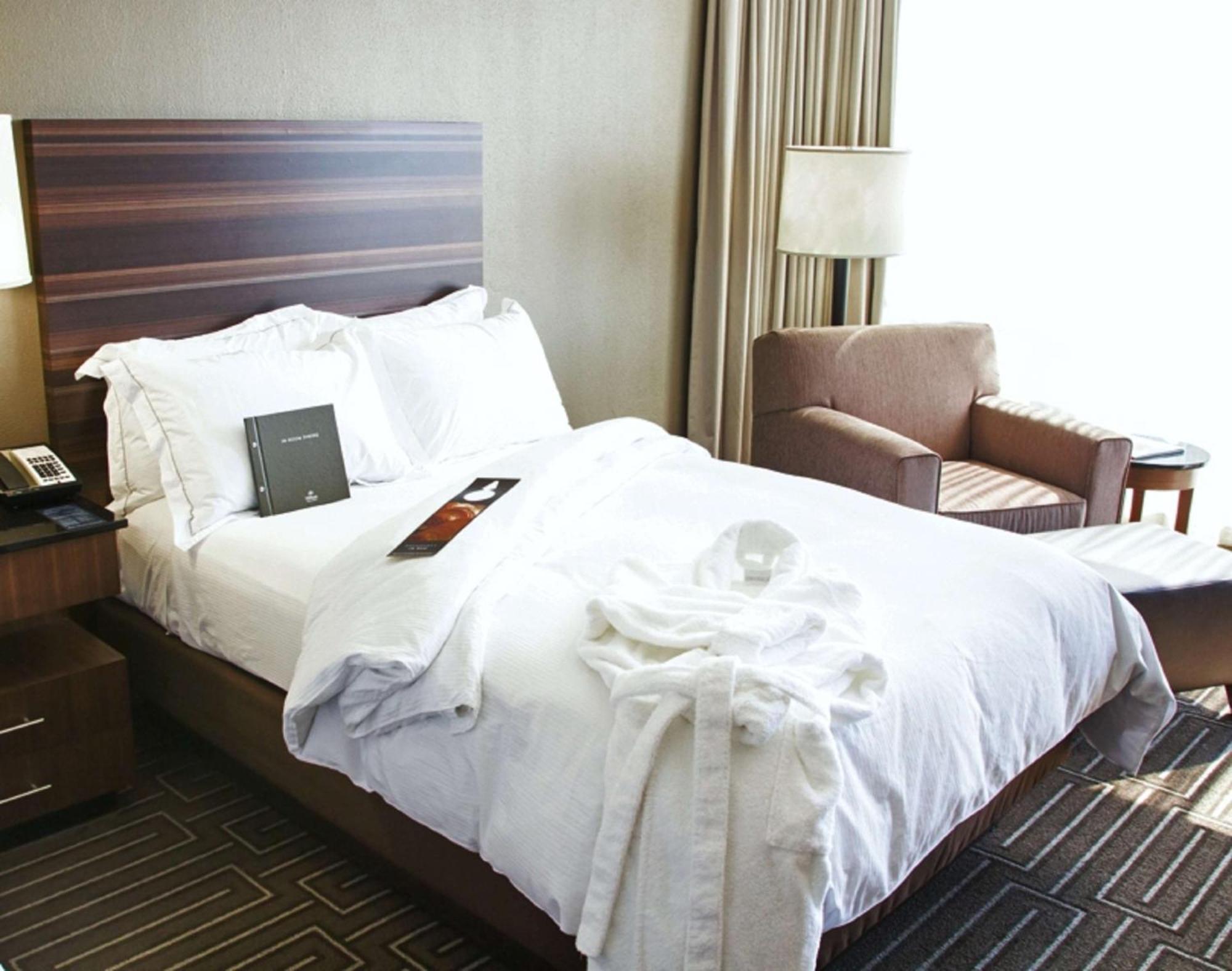 Hilton Charlotte University Place Dış mekan fotoğraf